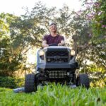 Murray MT100 42 in. 13.5 HP 500cc E1350 Series Briggs and Stratton Engine 6-Speed Manual Gas Riding Lawn Tractor Mower - Image 4