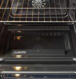 GE 30″ Freestanding Electric Convection Range GRF600AVSS - Image 4